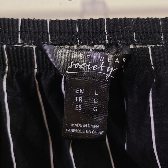 Striped off the shoulder Bluenotes mini dress - Picture 4 of 5